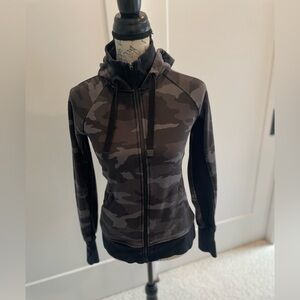 Athleta Camouflage Zip-Up Hoodie Jacket Size XS.